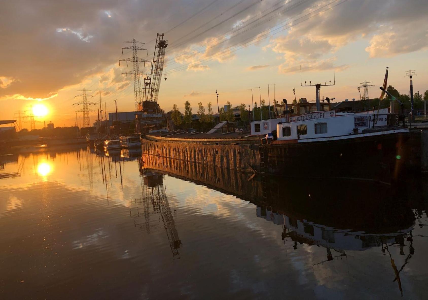 Schiffshotel "Schlafen Im Hafen" Hamburg Ngoại thất bức ảnh